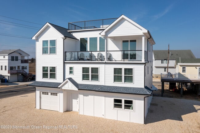 property at 1308 E Bay Ave