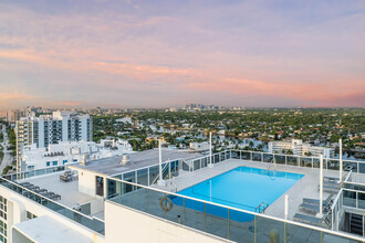 Vantage View Condominium in Fort Lauderdale, FL - Building Photo - Building Photo