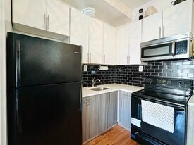 Furnished room/NOT APARTMENT in Brooklyn, NY - Building Photo