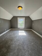 201 S Howell St, Unit 201 Half in Davenport, IA - Building Photo - Building Photo