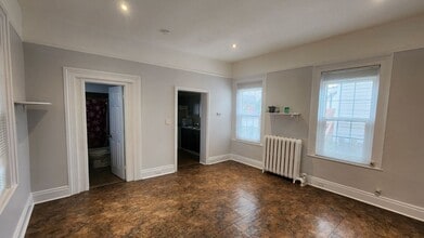 270 Carlton St in St Catharines, ON - Building Photo - Building Photo