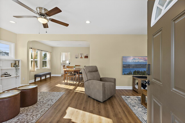 126 E 43rd St in Tacoma, WA - Foto de edificio - Building Photo