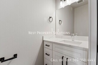 370 Ivy St NE in Ephrata, WA - Foto de edificio - Building Photo