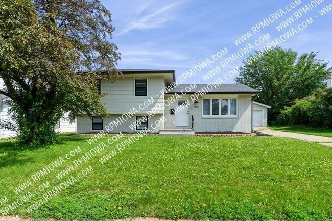 property at 1318 SW Kenworthy Dr