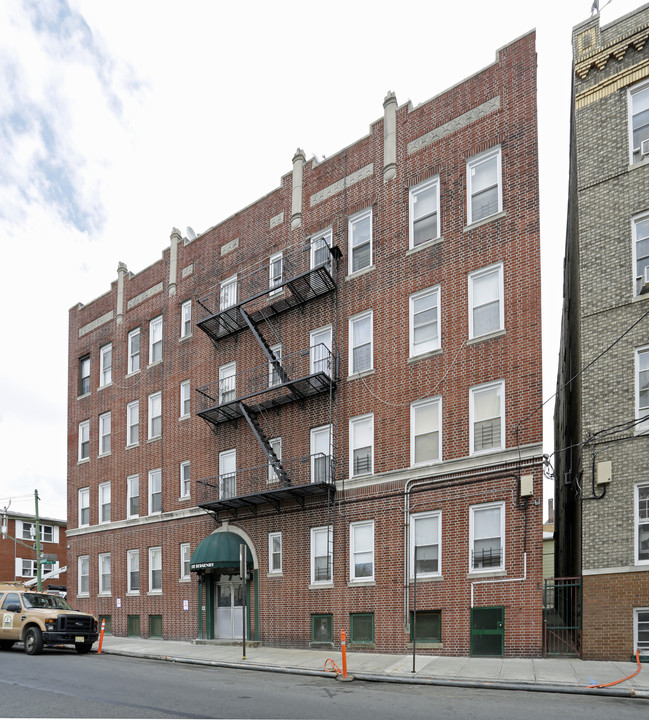 The Bergendy in Union City, NJ - Building Photo