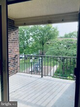 7716 Hanover Pkwy-Unit -301 in Greenbelt, MD - Foto de edificio - Building Photo