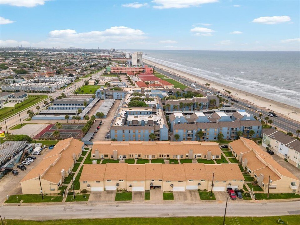 3700 83rd St in Galveston, TX - Building Photo