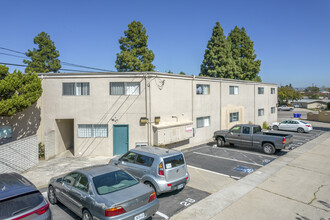 Serra Bella Apartments in San Diego, CA - Building Photo - Building Photo