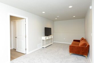 1271 Jill Drive West in West Fargo, ND - Building Photo - Building Photo