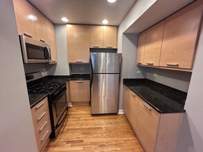 6954 N Greenview Ave, Unit 101 in Chicago, IL - Building Photo - Building Photo