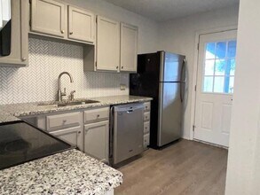 2929 Hilltop Dr in Euless, TX - Building Photo - Building Photo