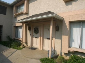 Patterson Lane Apartments in Huntington Beach, CA - Building Photo - Building Photo