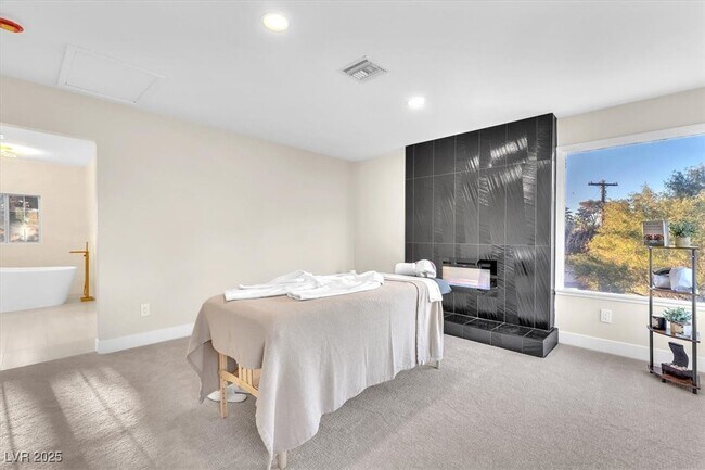 2868 Vista Del Sol Ave