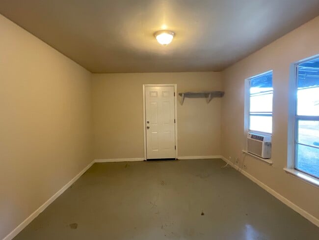 802 Mildred Ave in Burnet, TX - Building Photo - Building Photo