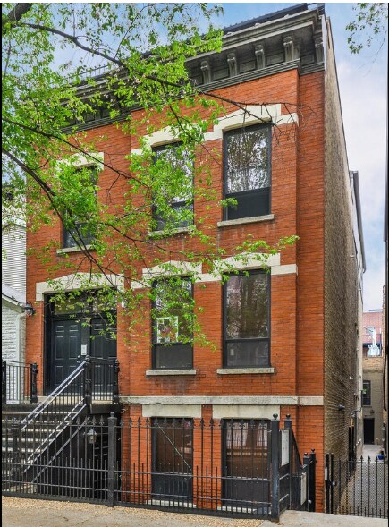 1519 W Thomas St, Unit 1B in Chicago, IL - Building Photo