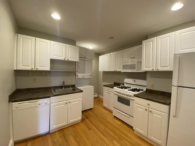 350 Allston St, Unit 3 in Cambridge, MA - Foto de edificio - Building Photo