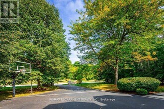 12 Blackberry Pl in Hamilton, ON - Building Photo - Building Photo