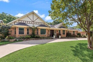 1019 Loch Lomond Dr in Arlington, TX - Building Photo