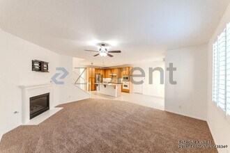 221 W Pebble Creek Ln in Orange, CA - Foto de edificio - Building Photo
