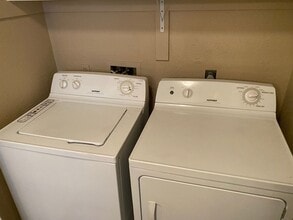 8052 Cimarron Ridge Dr in Las Vegas, NV - Building Photo - Building Photo