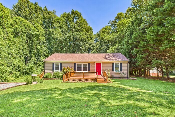 111 Drewsbury Dr in Greensboro, NC - Building Photo