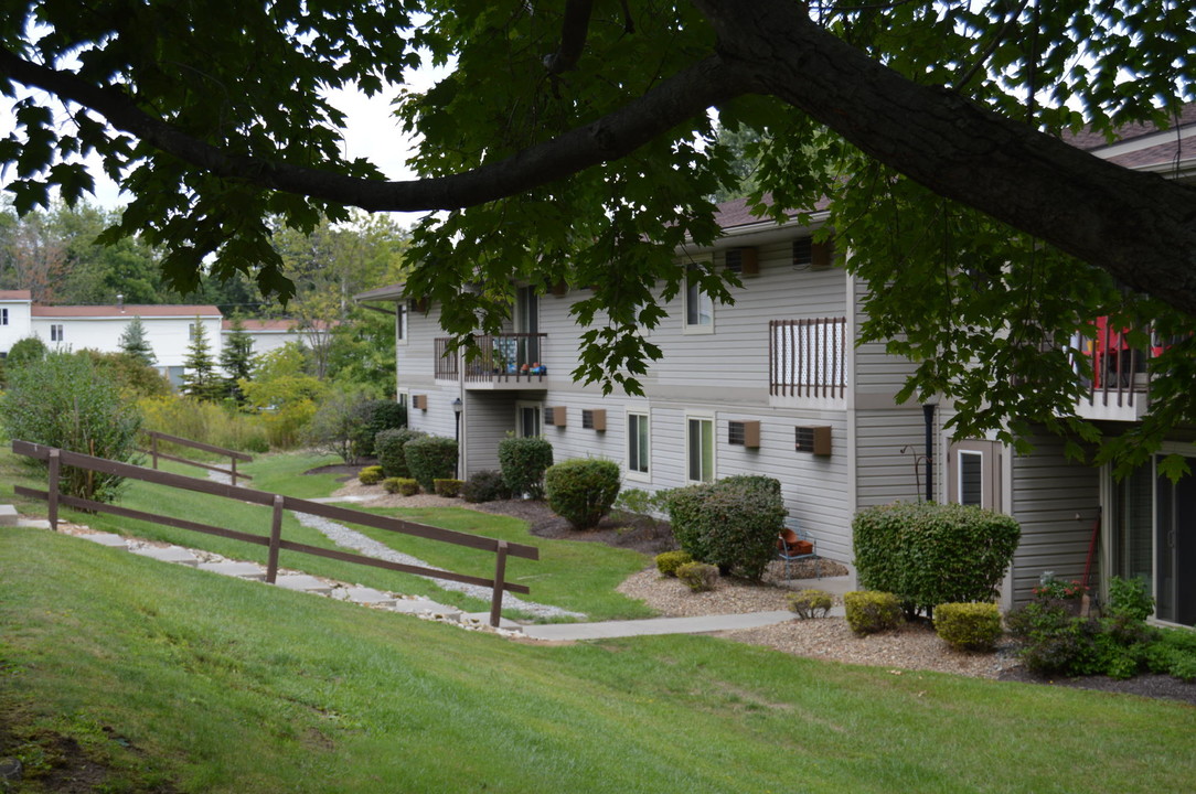 Chalet Apartments in Hermitage, PA - Building Photo