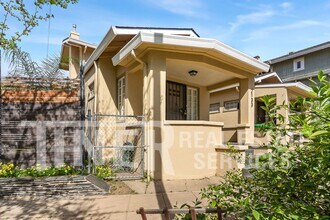 2133 Marshall Way in Sacramento, CA - Building Photo - Building Photo