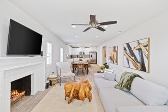 235 W Woodin Blvd, Unit Main in Dallas, TX - Building Photo - Building Photo