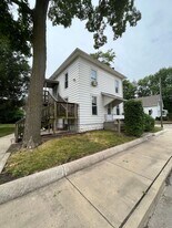 208 W Miller St in Bloomington, IL - Building Photo