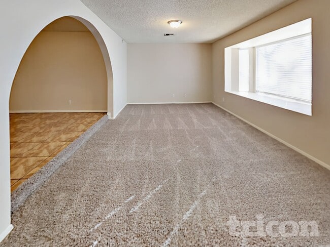 6908 W Denton Ln in Glendale, AZ - Foto de edificio - Building Photo