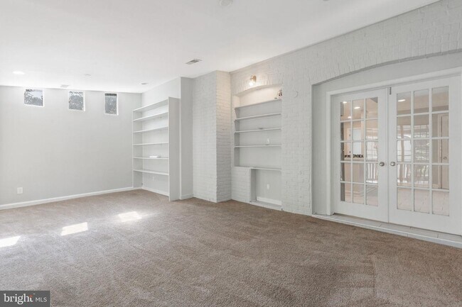 246 Oakwood St SE in Washington, DC - Foto de edificio - Building Photo