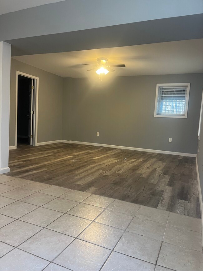 316 Myers Corners Rd, Unit 1 in Wappingers Falls, NY - Foto de edificio - Building Photo