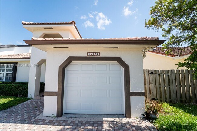 14421 SW 114th St in Miami, FL - Building Photo - Building Photo