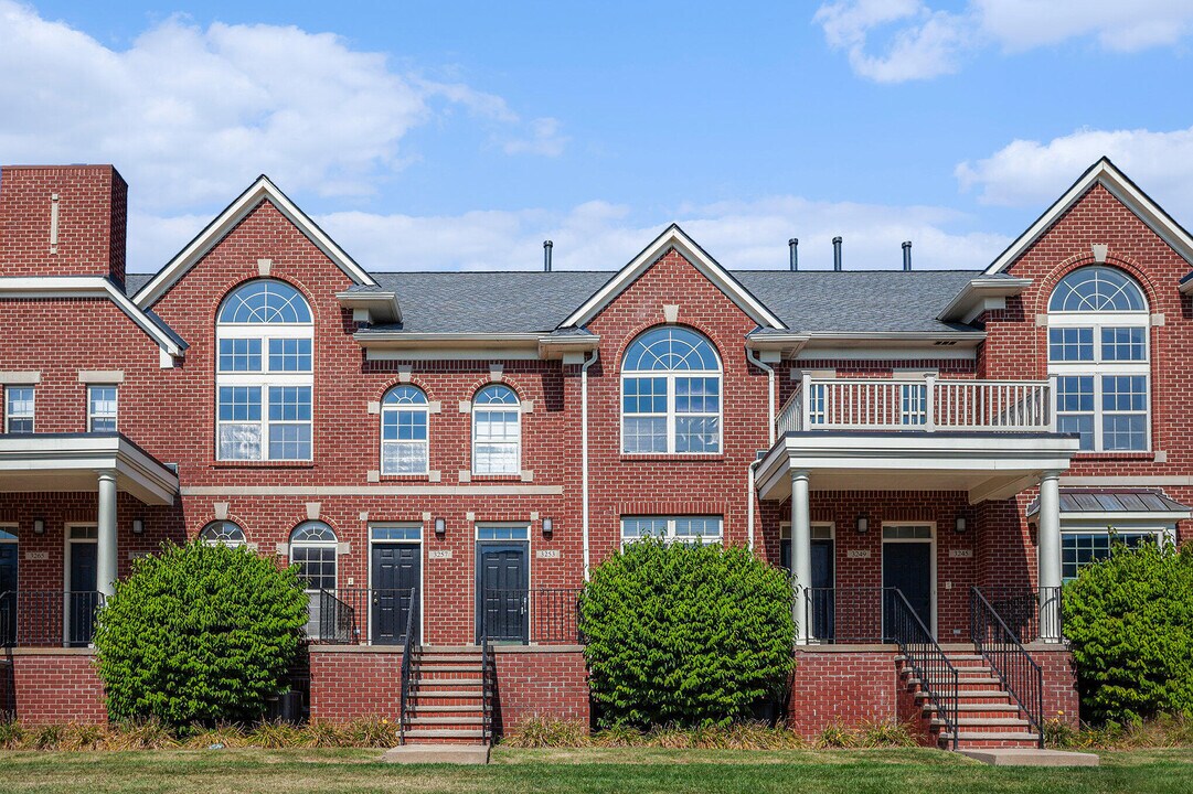 3253 Newbury Pl in Troy, MI - Building Photo