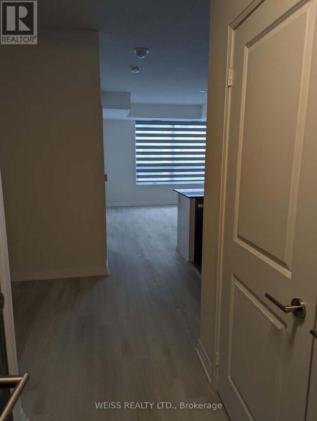 3270 Sheppard Ave E in Toronto, ON - Building Photo - Building Photo