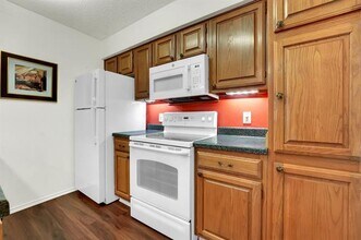 2105 St Michaels Dr in Arlington, TX - Building Photo - Building Photo