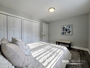 530 W Surf St in Chicago, IL - Building Photo - Building Photo