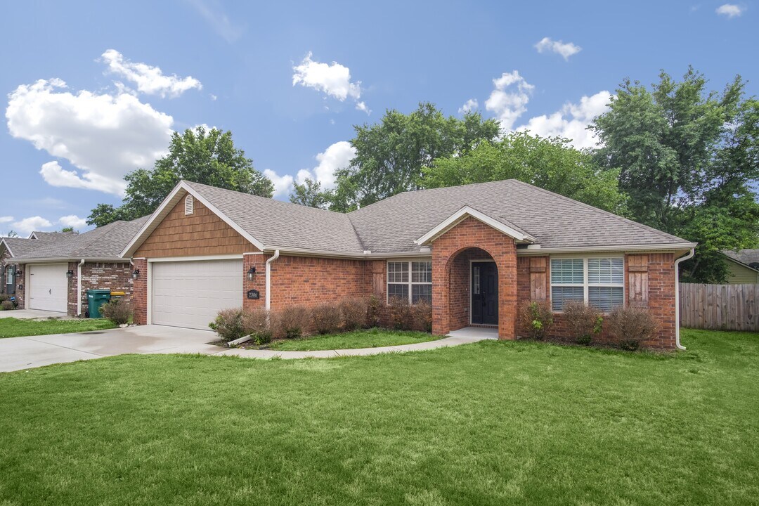 2306 W Margaret St in Rogers, AR - Building Photo