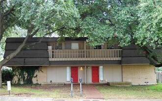 7618 Village Trail Dr in Dallas, TX - Building Photo