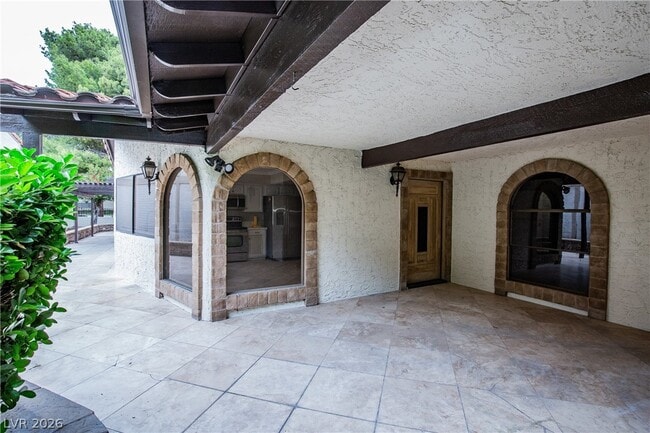 property at 3416 Cll Del Torre