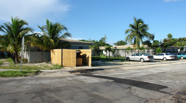 1282 NE 128th St in Miami, FL - Building Photo - Building Photo