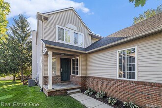 2471 Woodcliff Trail in Hartland, MI - Building Photo - Building Photo