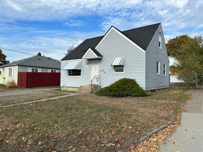 property at 2524 W Wellesley Ave