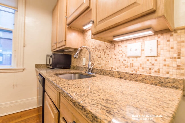 68 Phillips St, Unit 4 in Boston, MA - Building Photo - Building Photo