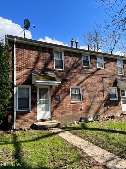 738 West St in Niles, OH - Building Photo - Building Photo