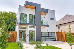 4218 Bonham St in Dallas, TX - Building Photo