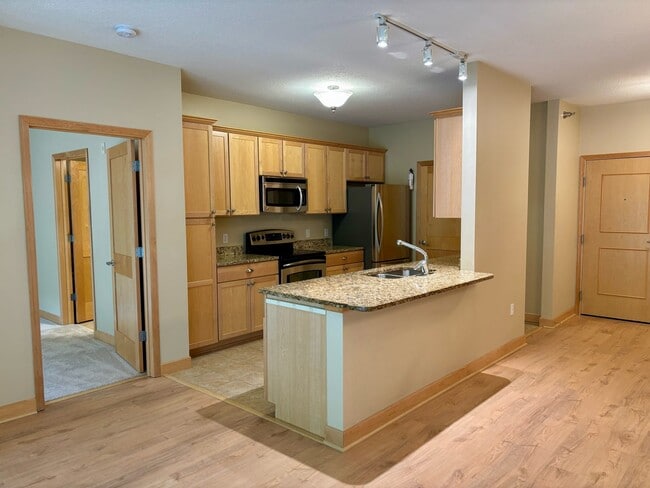 630 Main St N, Unit 303 in Stillwater, MN - Foto de edificio - Building Photo