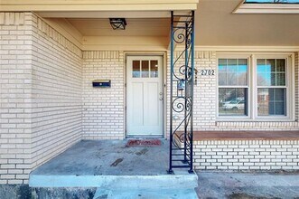 2702 Tolosa Dr in Dallas, TX - Foto de edificio - Building Photo