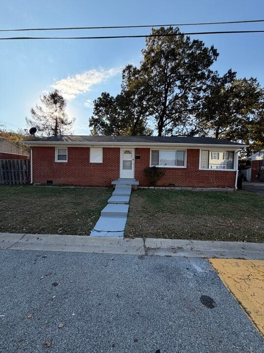 203 Ellerbe Dr in Indian Head, MD - Building Photo