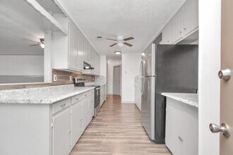 215 Veselka Rd in Freeport, TX - Building Photo - Building Photo